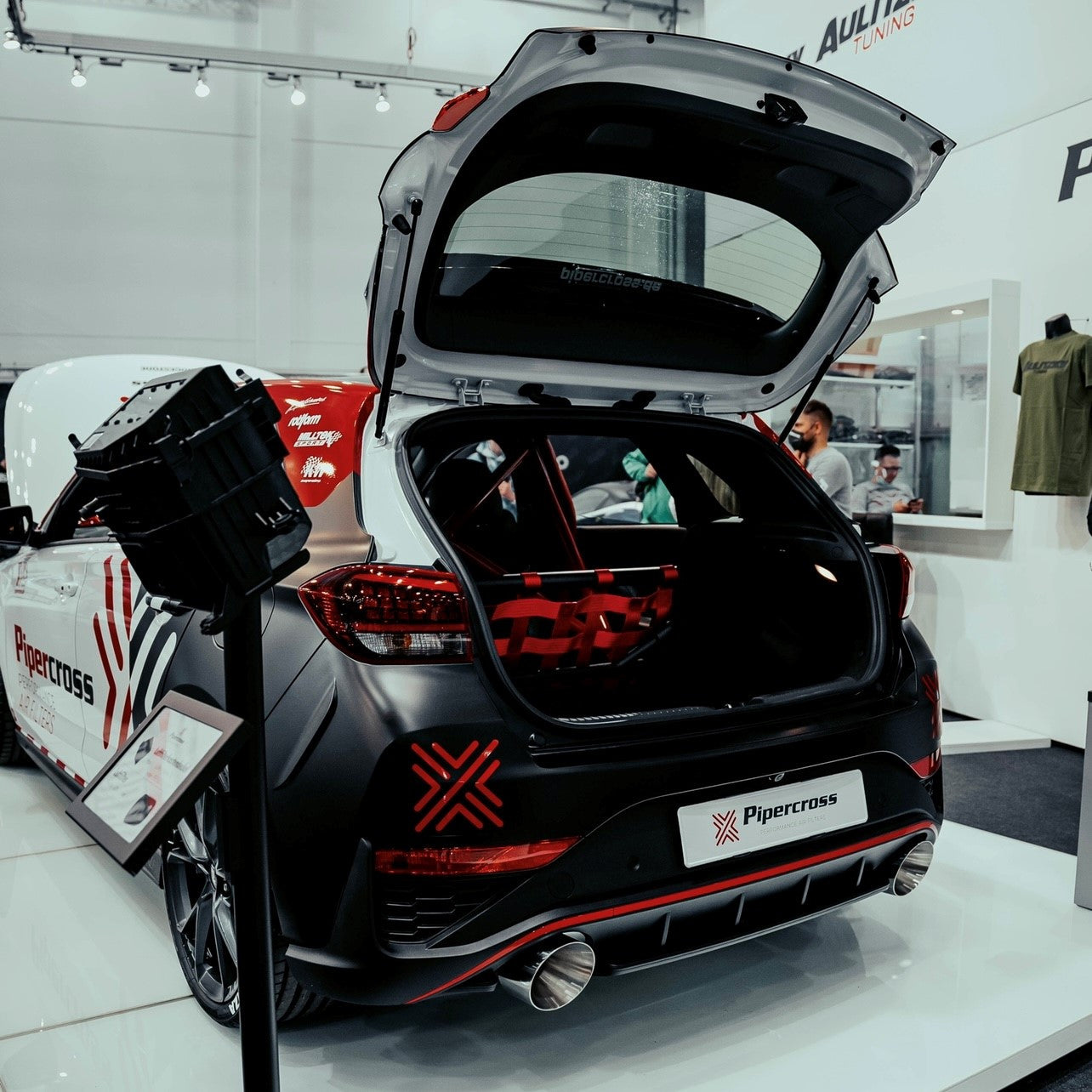 Clubsport Set - Strebe mit Netz für Hyundai I30N Hatchback