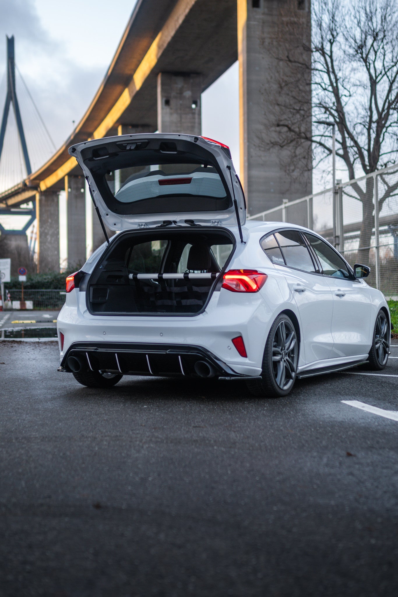 Clubsport Set - Strebe mit Netz für Ford Focus ST MK4