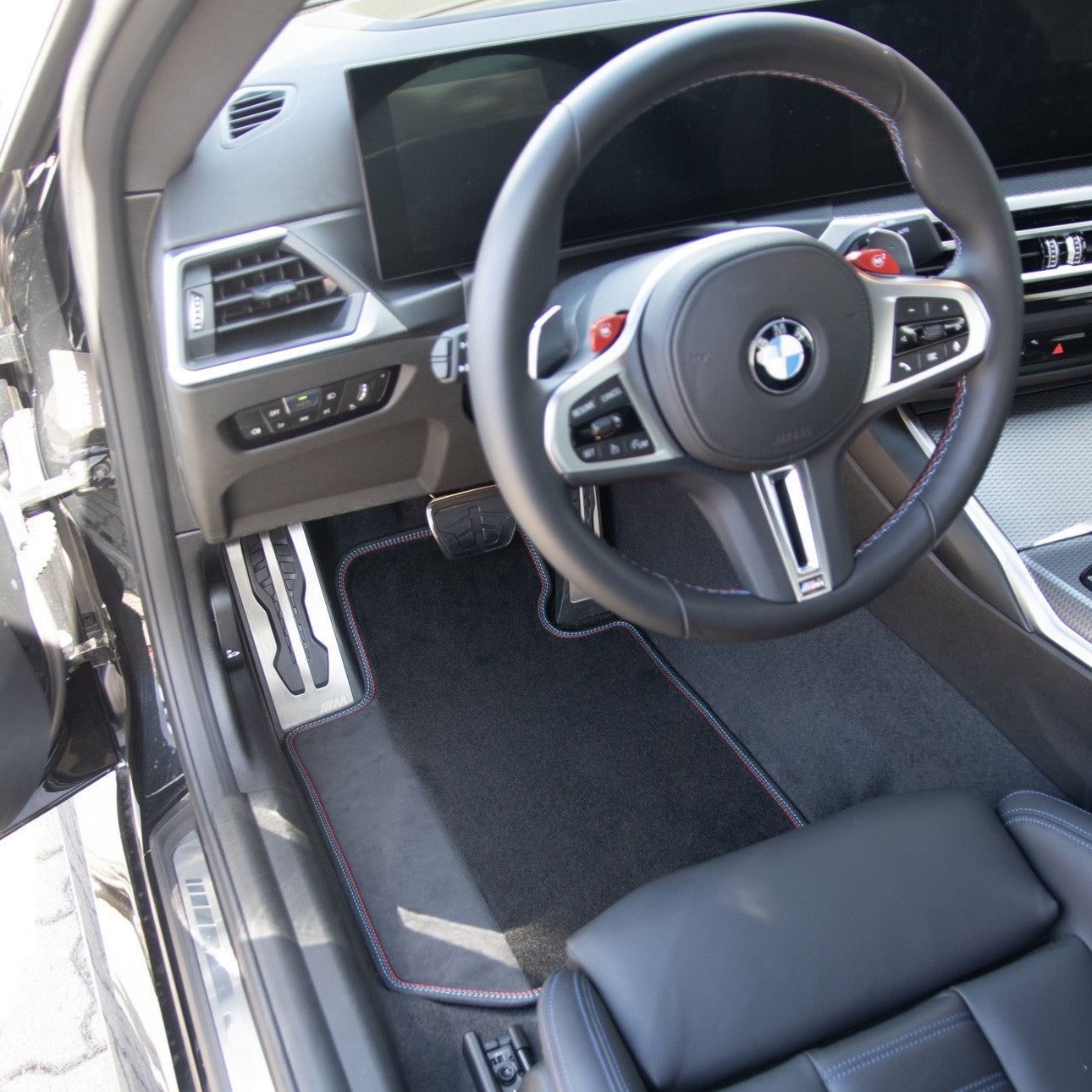 2er Set Velour Fußmatten mit seitlichem Alcantara-Streifen